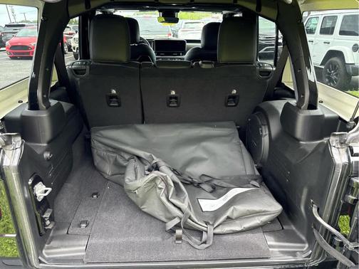 Black Clearcoat 2025 Jeep Wrangler Rubicon