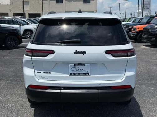 2022 Jeep Grand Cherokee L Laredo