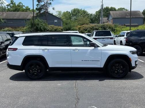 2022 Jeep Grand Cherokee L Laredo