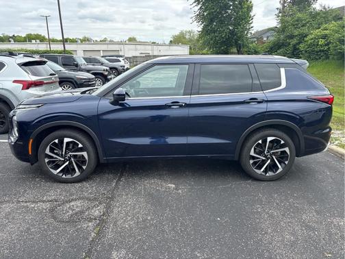 Cosmic Blue Metallic 2022 Mitsubishi Outlander SEL Special Edition