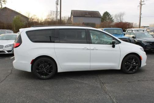 2025 Chrysler Pacifica Limited