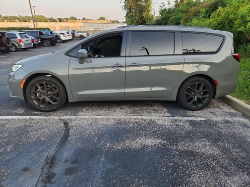 2022 Chrysler Pacifica Touring-L