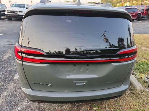 2022 Chrysler Pacifica Touring-L