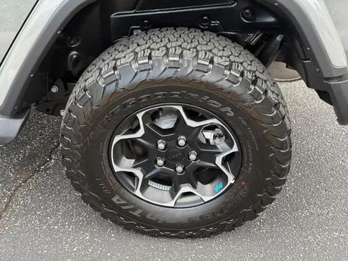 Sting Gray Clearcoat 2023 Jeep Wrangler 4xe Rubicon