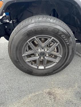 2024 Jeep Gladiator Sport