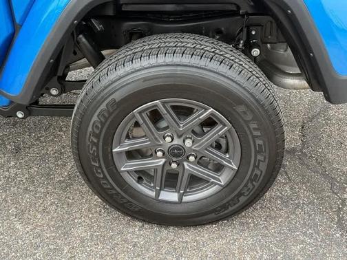 2024 Jeep Gladiator Sport