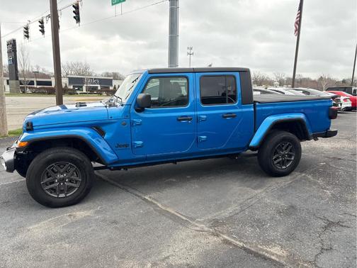 2024 Jeep Gladiator Sport