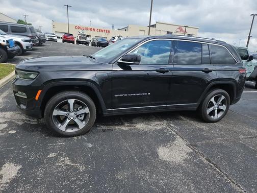 Diamond Black 2023 Jeep Grand Cherokee 4xe Base