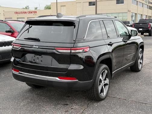 Diamond Black 2023 Jeep Grand Cherokee 4xe Base