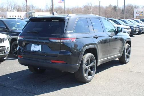 2025 Jeep Grand Cherokee Laredo