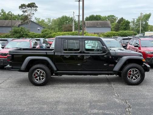 Black Clearcoat 2024 Jeep Gladiator Rubicon
