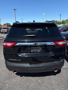 Mosaic Black Metallic 2021 Chevrolet Traverse LT Cloth