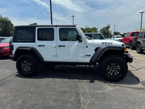 Bright White Clearcoat 2024 Jeep Wrangler Sport
