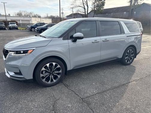 2024 Kia Carnival EX