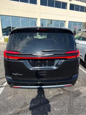 Diamond Black 2024 Chrysler Pacifica Touring-L
