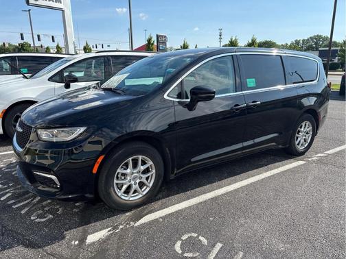 Diamond Black 2024 Chrysler Pacifica Touring-L
