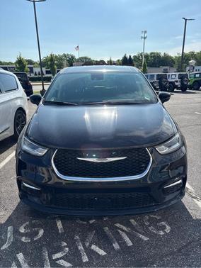 Diamond Black 2024 Chrysler Pacifica Touring-L