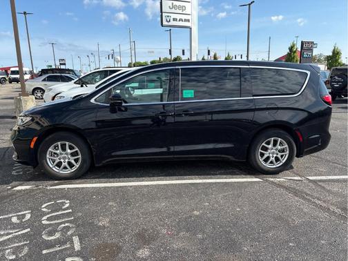 Diamond Black 2024 Chrysler Pacifica Touring-L