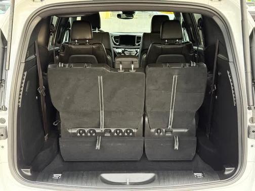 Bright White Clearcoat 2026 Chrysler Pacifica Select