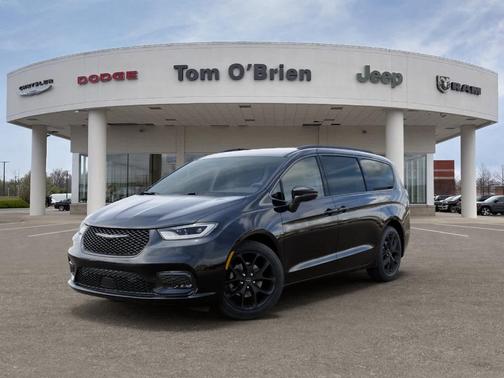 Diamond Black 2026 Chrysler Pacifica Select