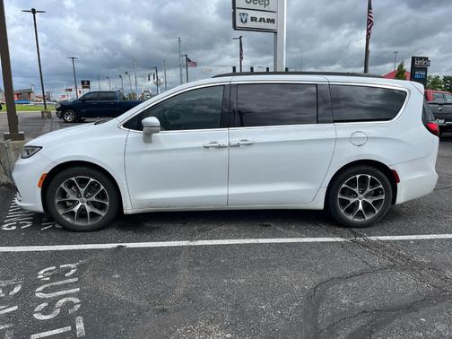 2022 Chrysler Pacifica Touring-L