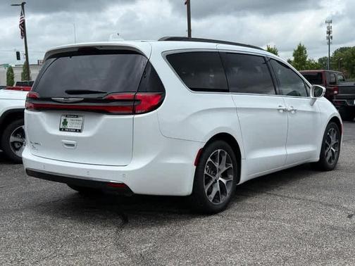 2022 Chrysler Pacifica Touring-L