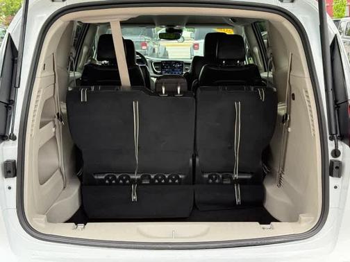2022 Chrysler Pacifica Touring-L