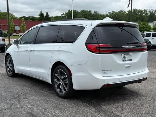 2022 Chrysler Pacifica Touring-L