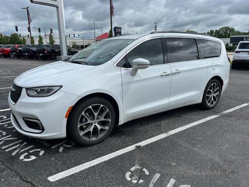 2022 Chrysler Pacifica Touring-L