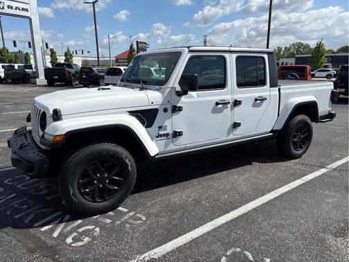 Bright White Clearcoat 2023 Jeep Gladiator Sport