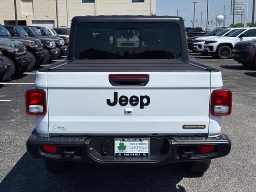 Bright White Clearcoat 2023 Jeep Gladiator Sport