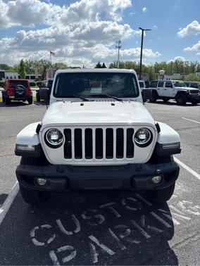 Bright White Clearcoat 2023 Jeep Gladiator Sport