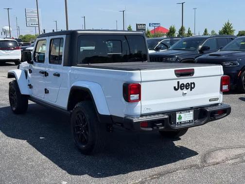 Bright White Clearcoat 2023 Jeep Gladiator Sport