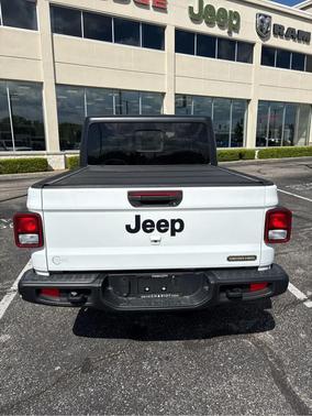 Bright White Clearcoat 2023 Jeep Gladiator Sport