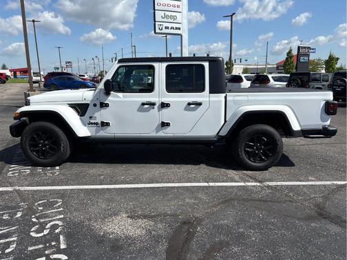 Bright White Clearcoat 2023 Jeep Gladiator Sport