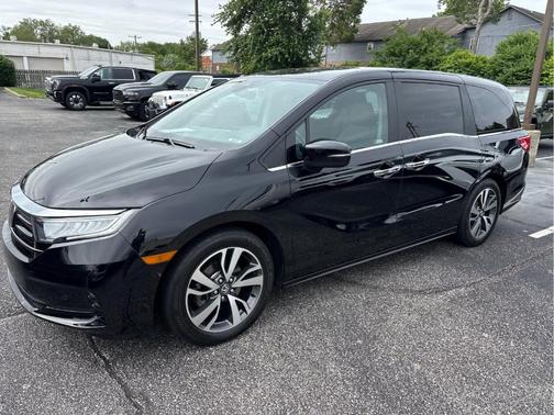 Crystal Black Pearl 2023 Honda Odyssey Touring