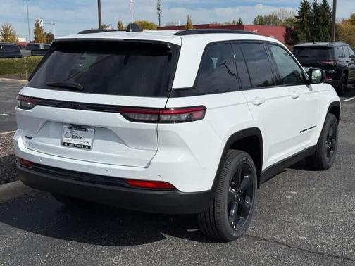 2025 Jeep Grand Cherokee Laredo