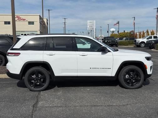2025 Jeep Grand Cherokee Laredo