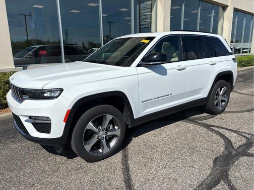 Bright White Clearcoat 2025 Jeep Grand Cherokee Limited
