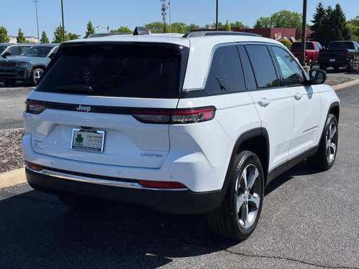 Bright White Clearcoat 2025 Jeep Grand Cherokee Limited