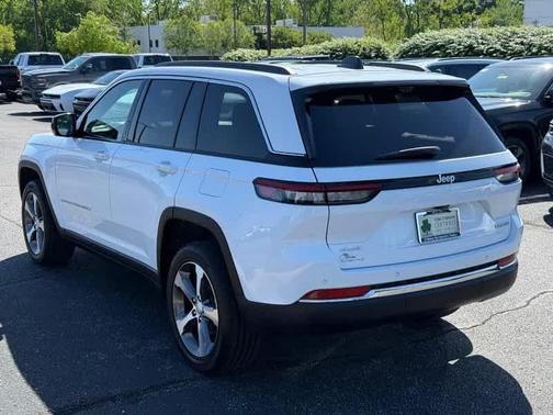 Bright White Clearcoat 2025 Jeep Grand Cherokee Limited