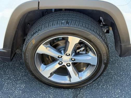 Bright White Clearcoat 2025 Jeep Grand Cherokee Limited