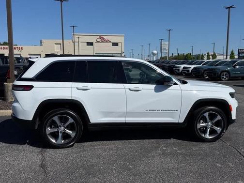 Bright White Clearcoat 2025 Jeep Grand Cherokee Limited