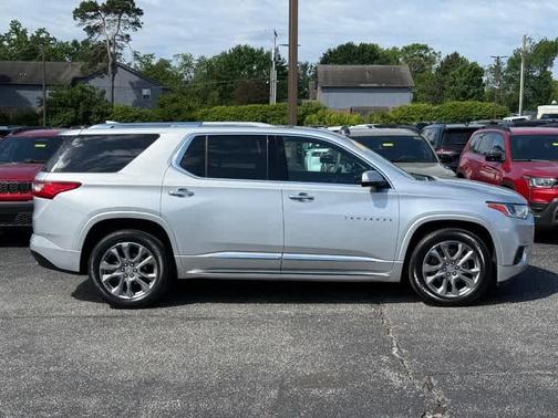 Silver Ice Metallic 2018 Chevrolet Traverse Premier