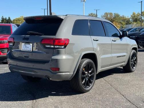 Sting Gray Clearcoat 2022 Jeep Grand Cherokee WK Laredo