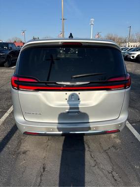 2024 Chrysler Pacifica Touring-L