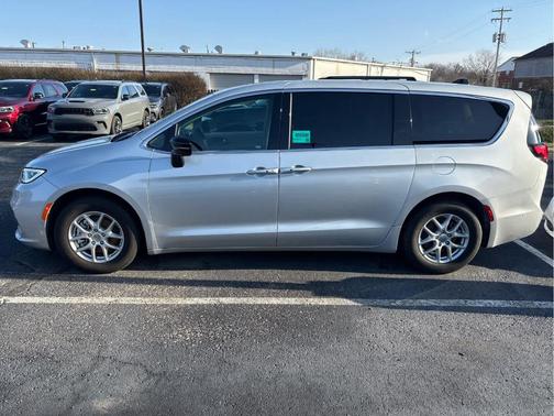 2024 Chrysler Pacifica Touring-L