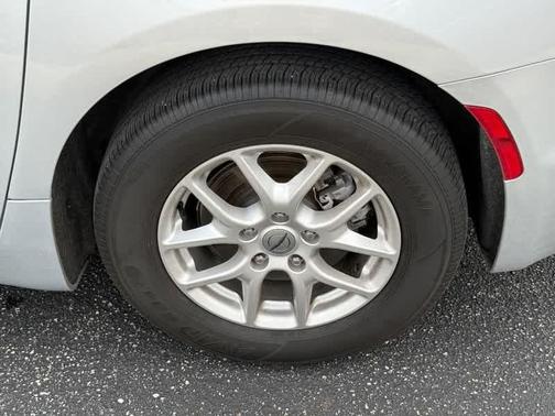 Silver Mist Clearcoat 2024 Chrysler Pacifica Touring-L