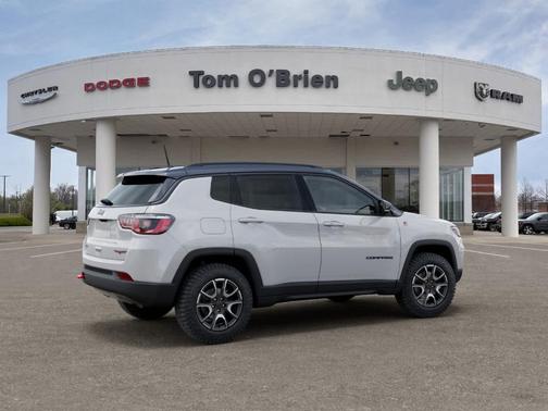 Bright White Clearcoat 2026 Jeep Compass Trailhawk