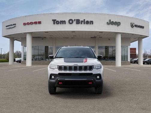Bright White Clearcoat 2026 Jeep Compass Trailhawk